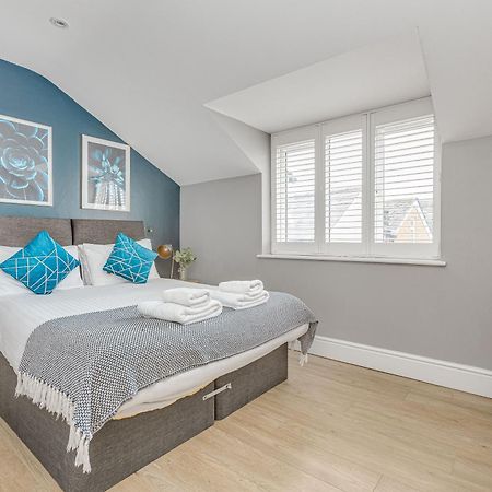 Stylish 1 Bed Apt , Central , Pkg, Perfect For Long Stays Egham Exteriér fotografie