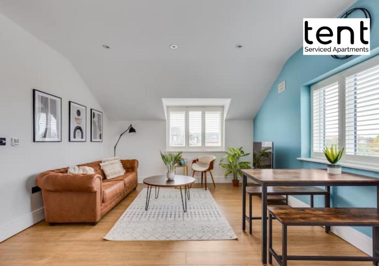 Stylish 1 Bed Apt , Central , Pkg, Perfect For Long Stays Egham Exteriér fotografie