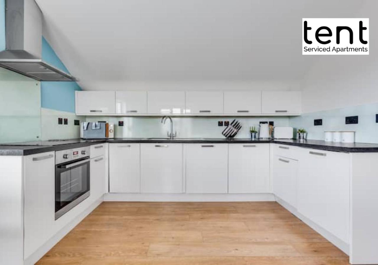 Stylish 1 Bed Apt , Central , Pkg, Perfect For Long Stays Egham Exteriér fotografie