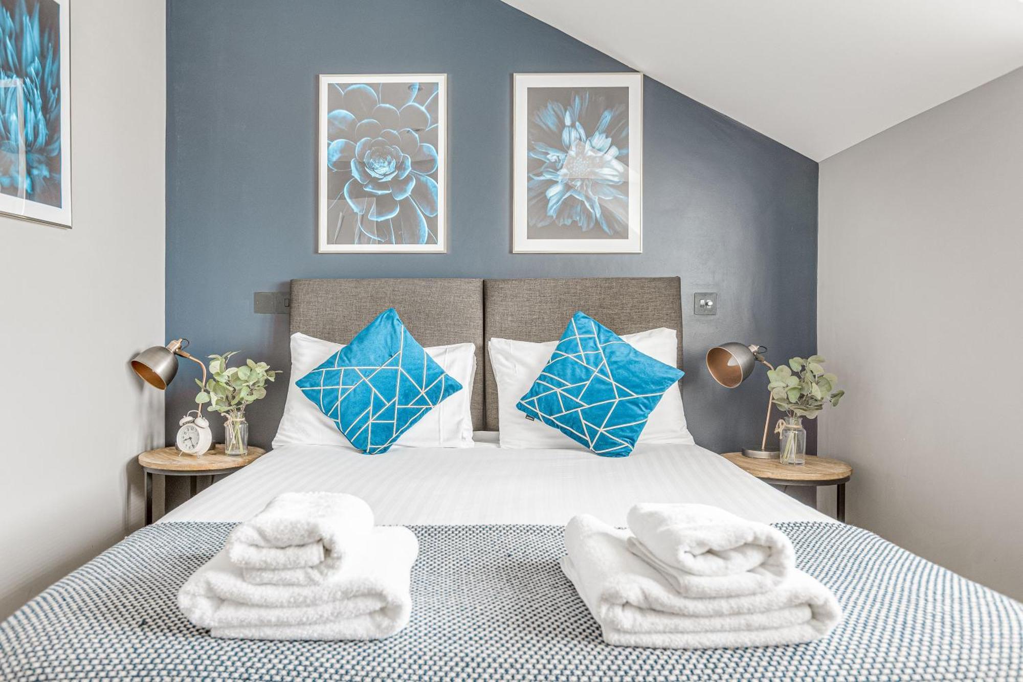 Stylish 1 Bed Apt , Central , Pkg, Perfect For Long Stays Egham Exteriér fotografie